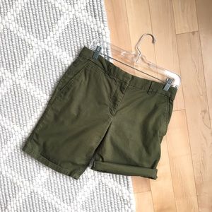 Gap boyfriend roll-up khaki shorts